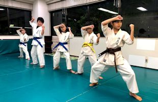 少年部の型稽古